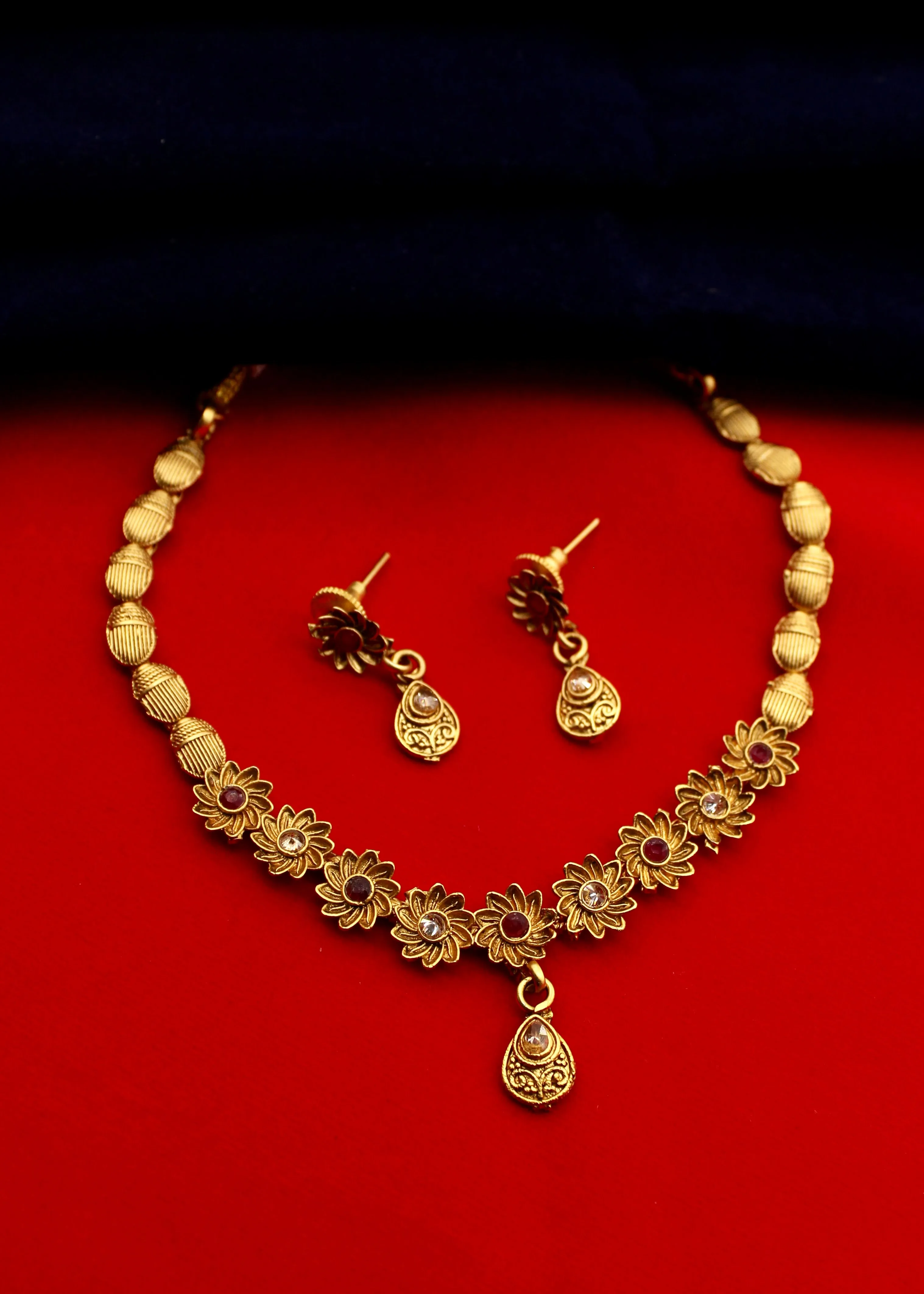 ATTRACTIVE BLOOMING RAJWADI NECKLACE