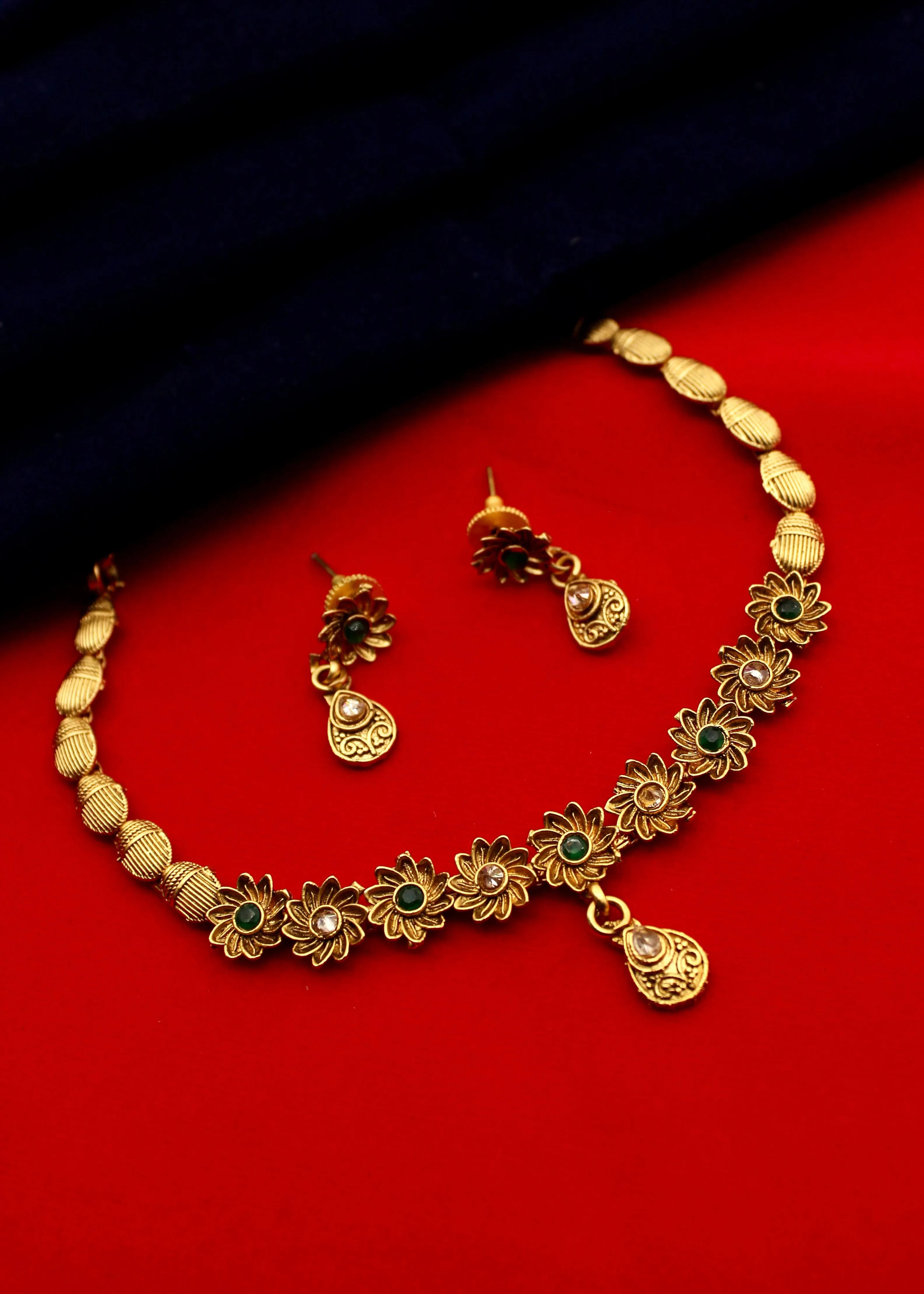 ATTRACTIVE BLOOMING RAJWADI NECKLACE