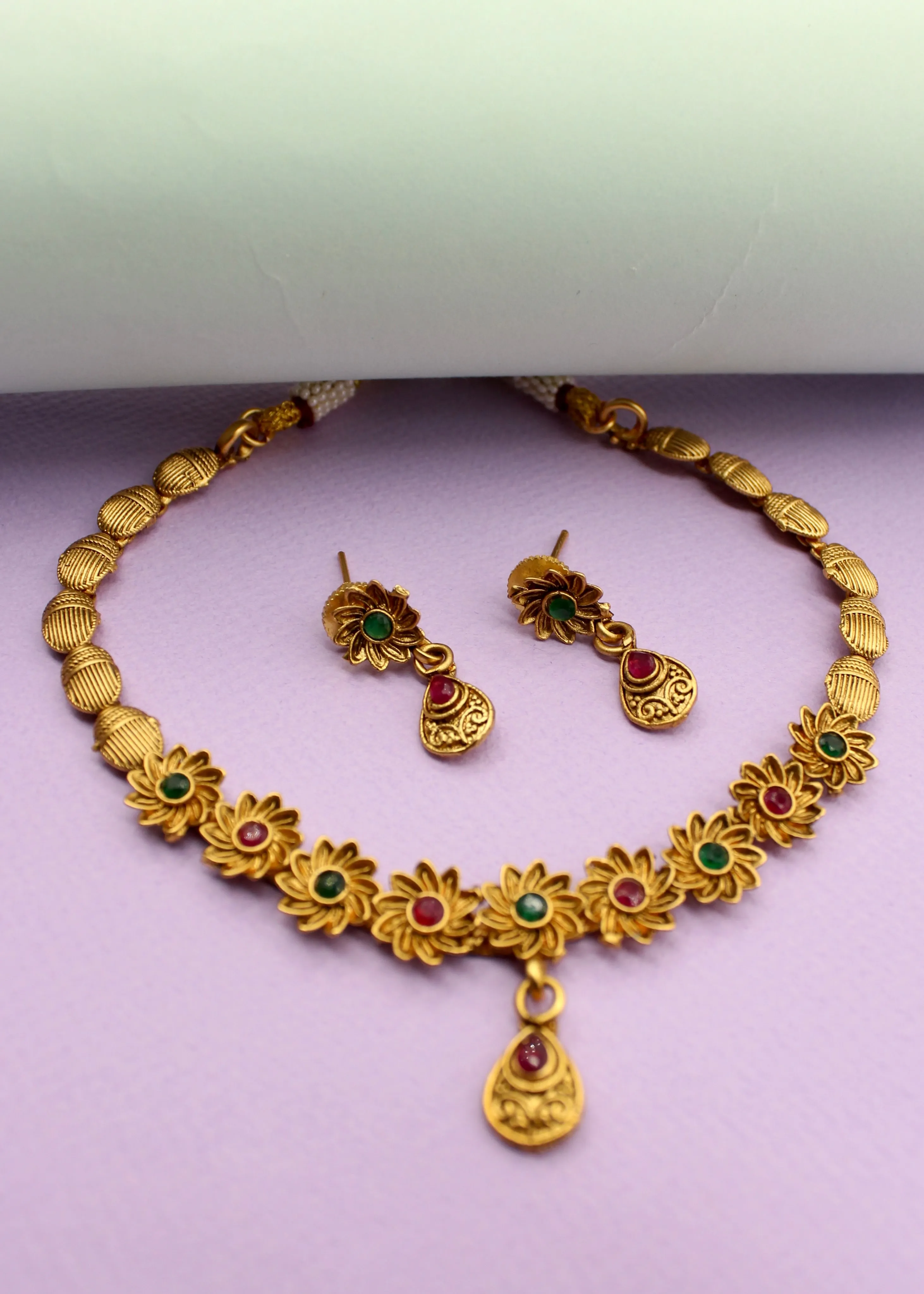ATTRACTIVE BLOOMING RAJWADI NECKLACE