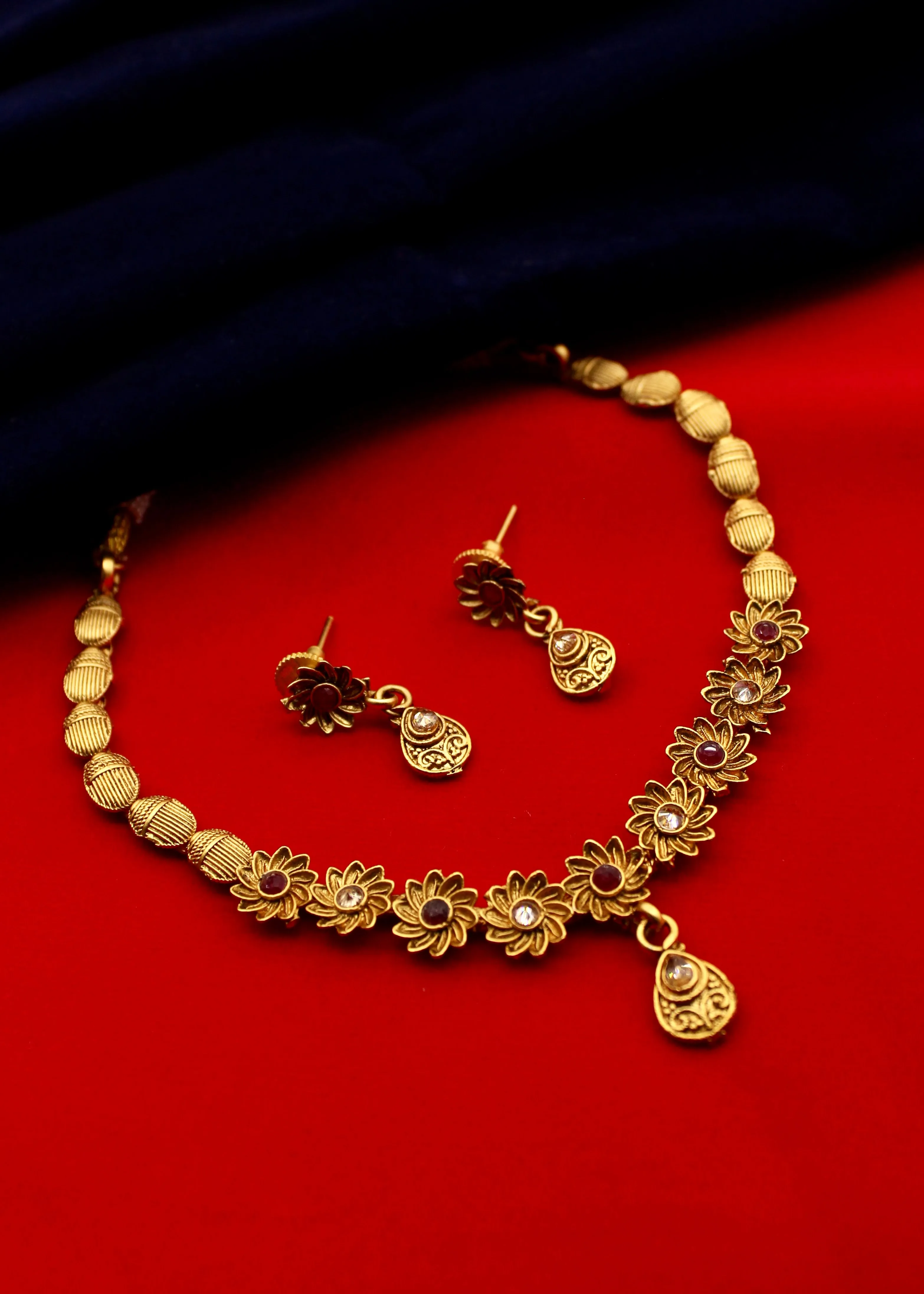 ATTRACTIVE BLOOMING RAJWADI NECKLACE