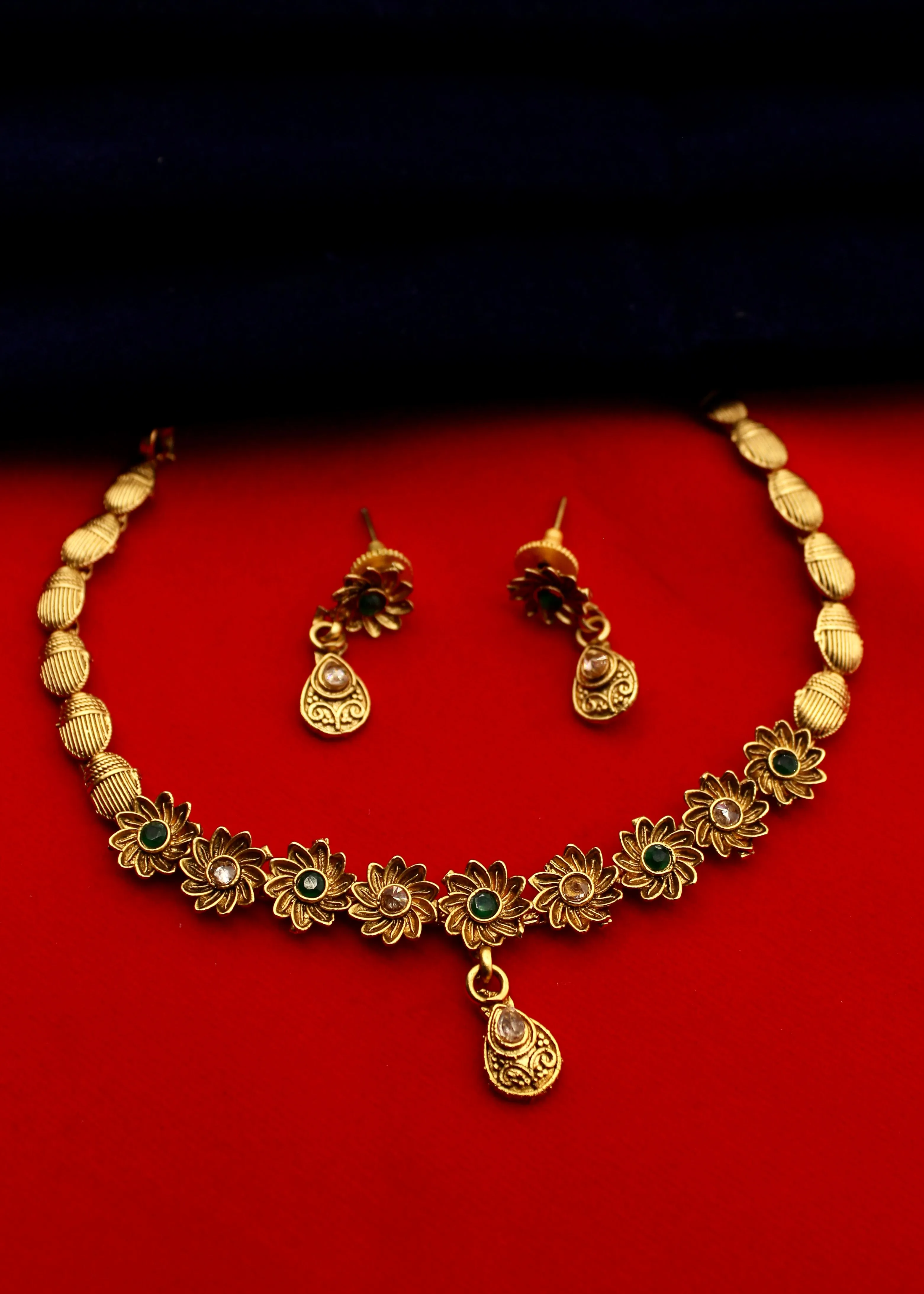 ATTRACTIVE BLOOMING RAJWADI NECKLACE