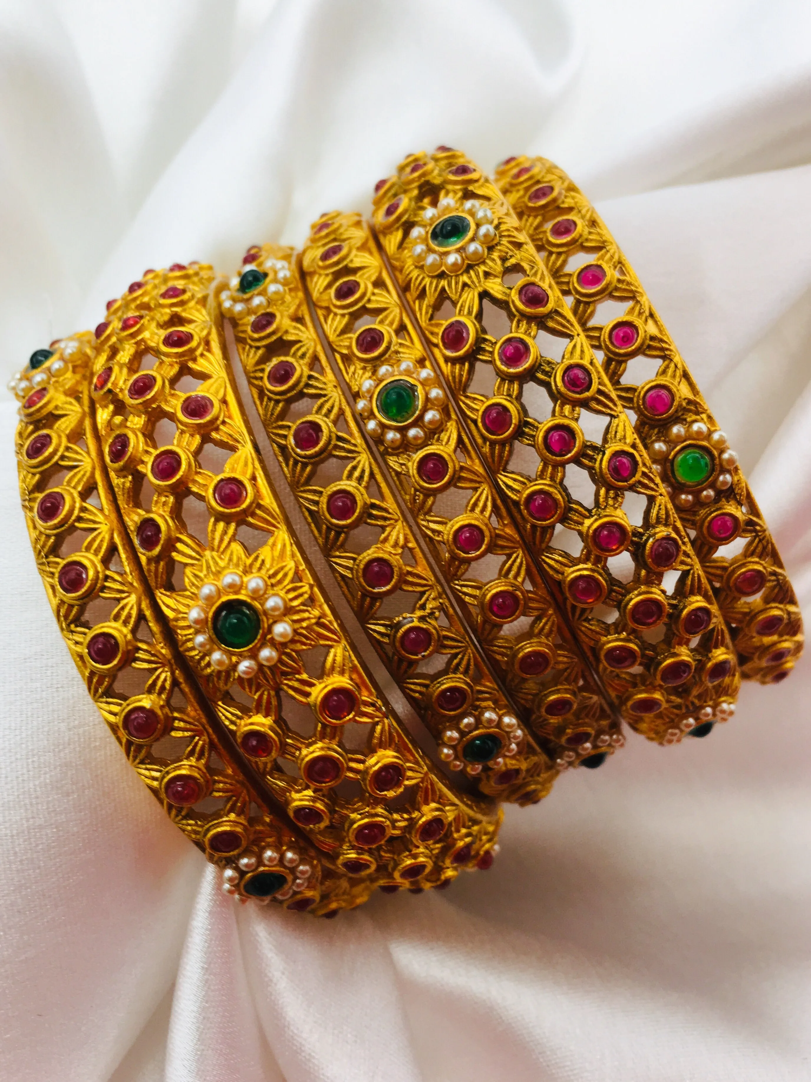 ATTRACTIVE MATTE GOLD BANGLES