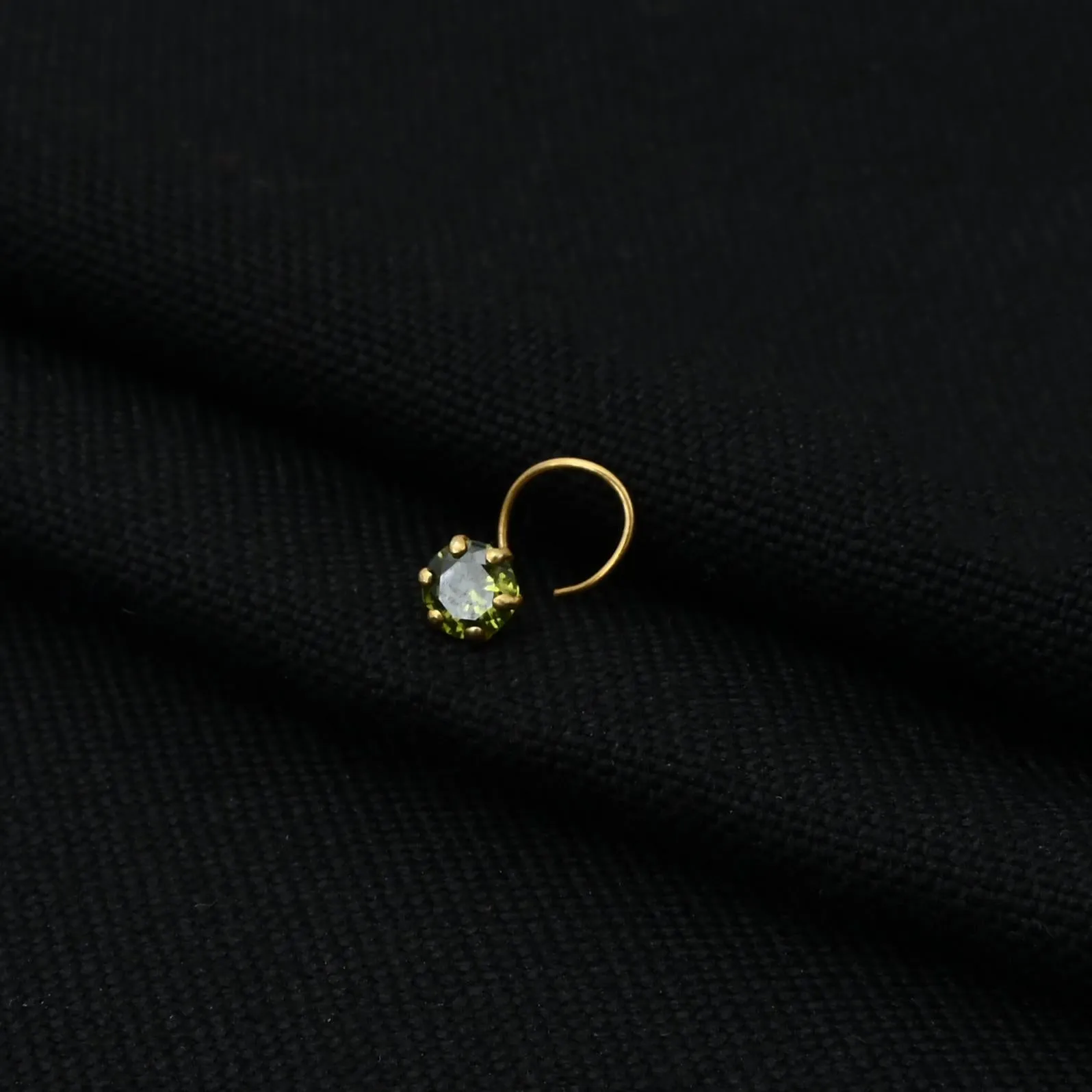 Beautiful Green Gem Gold Nosepin